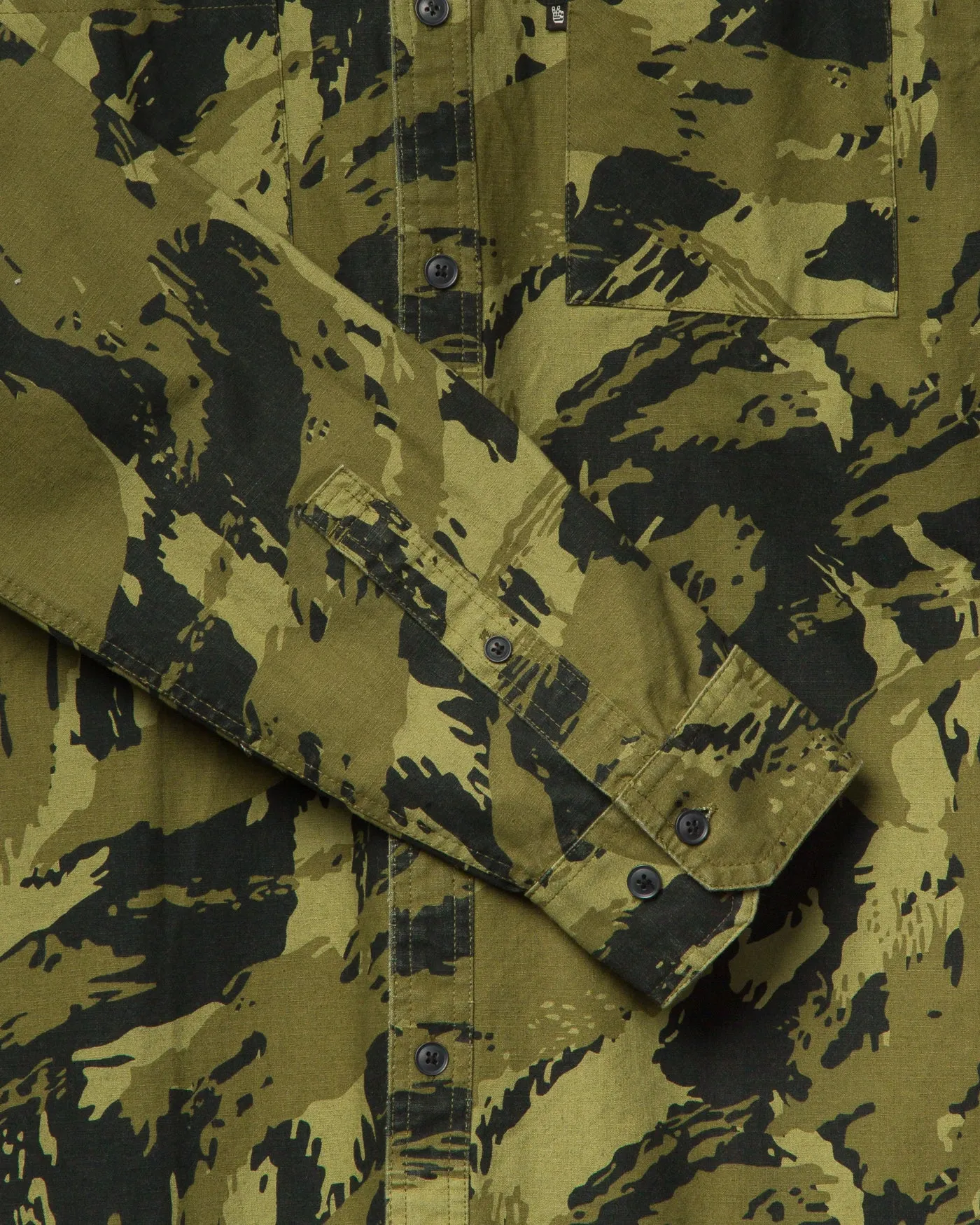 Tame Oversized Two Pocket Long Sleeve Camo Shirt